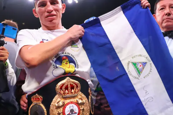 Alvarado và Gutierrez tranh đai WBA Super Feather đầu năm 2021