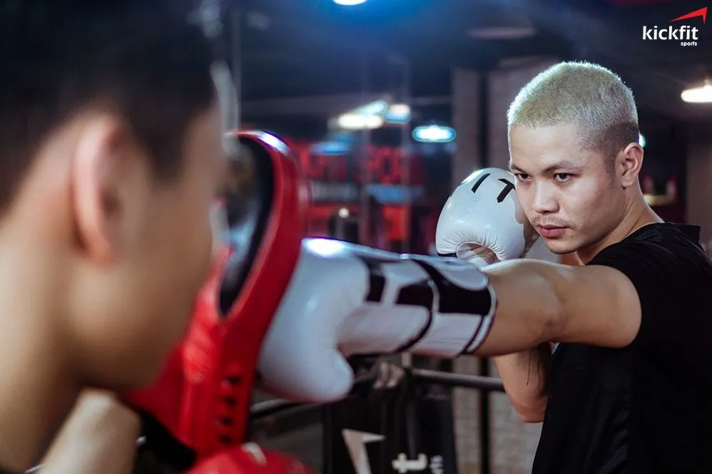 Kỹ thuật đấm thẳng cơ bản trong tập luyện Kickfit, Muay Thái và Boxing