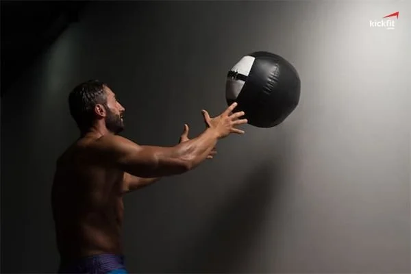 10 bài tập boxing với bóng giúp xây dựng sức mạnh và sức bền