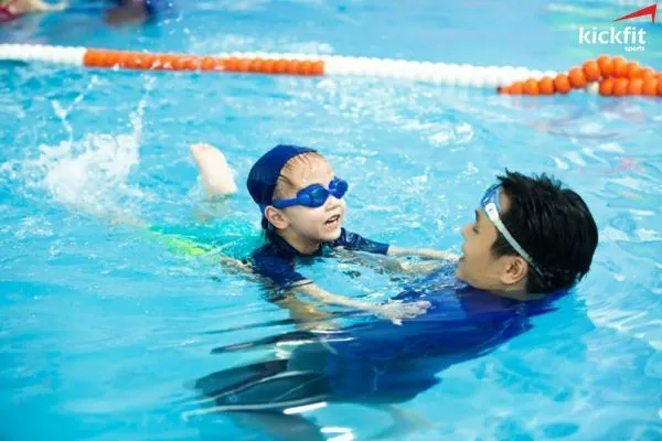 Cách tập bơi cho trẻ em tại bể bơi – Giải đáp chi tiết nhất
