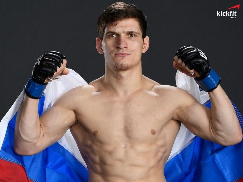 Movsar Evloev là một võ sĩ hạng lông thuộc TOP 5 trong UFC