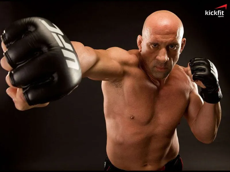 Huyền thoại UFC, được mệnh danh là "Bố già của môn võ tổng hợp (MMA)