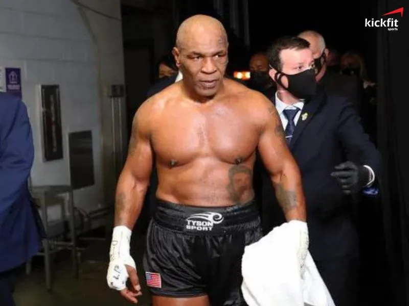 Nhiều người đã lo ngại rằng sức khỏe của Mike Tyson hiện tại không phù hợp để thi đấu