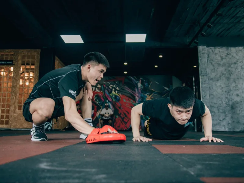 khởi động trước khi tập gym