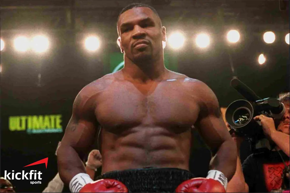 Mike Tyson từng là nhà vô địch tuyệt đối quyền anh hạng nặng