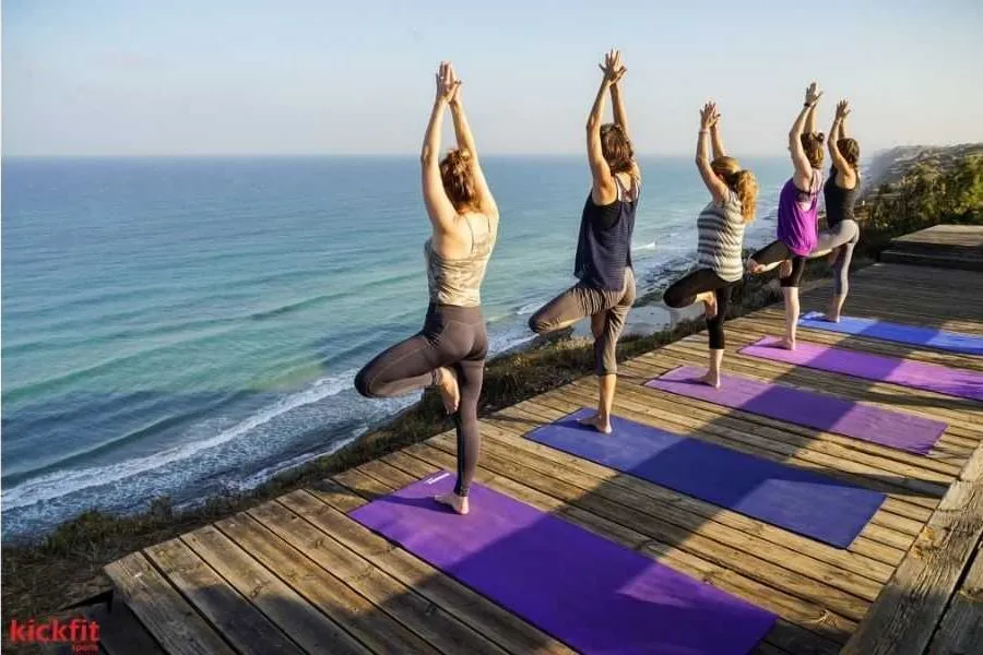 Tập Yoga Thường Xuyên: Kết hợp Tập Yoga Khi Đi Du Lịch