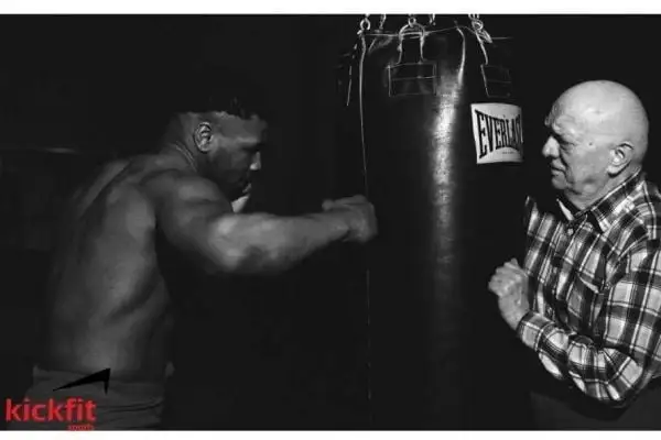 Mike Tyson: Sự Thật Trần Trụi Về Gã Boxer Bê Bối Nhất Lịch Sử
