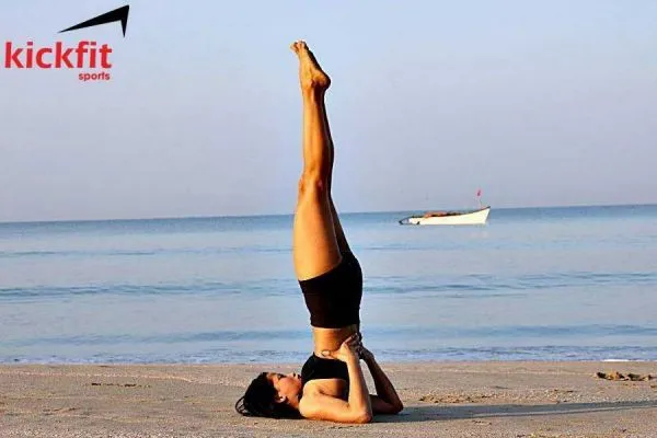 Chinh phục tư thế yoga đứng bằng vai cùng các bước đơn giản