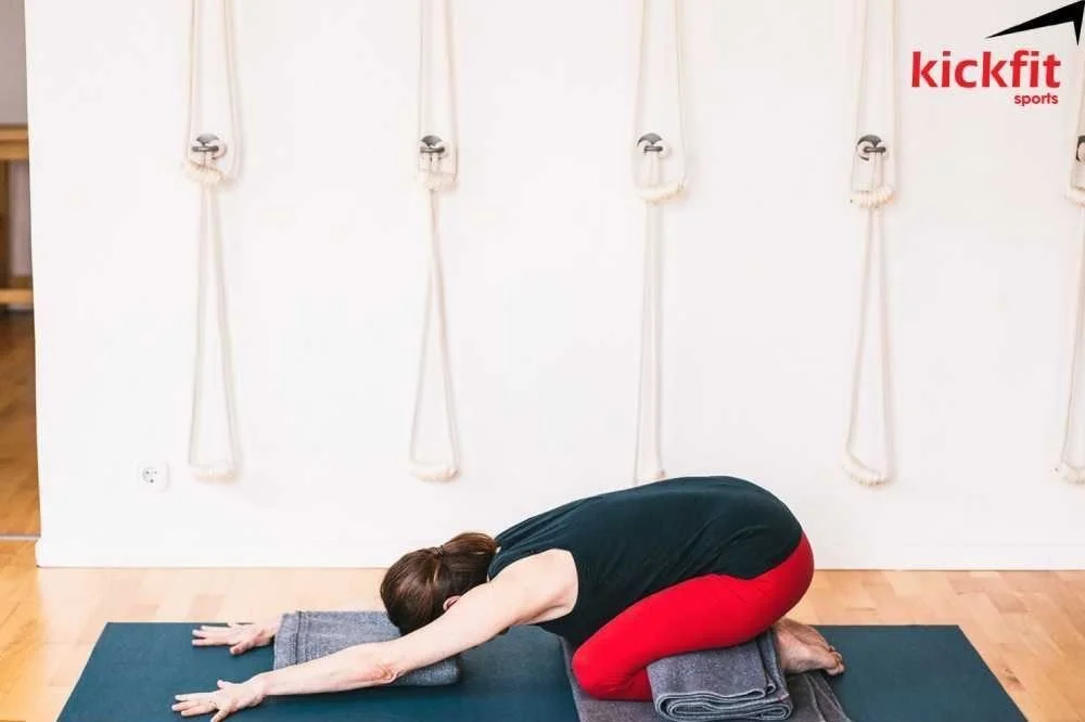 4 bài tập yoga trị liệu mất ngủ cho người khó ngủ nhất
