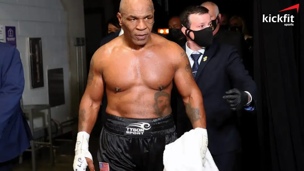 Mike Tyson vẫn cực kỳ sung mãn ở độ tuổi 54