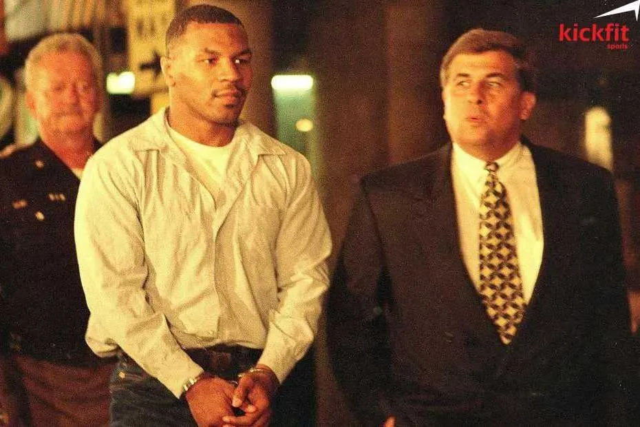 Mike Tyson bị bắt 38 lần trước khi 13 tuổi, đang chờ đợi cái chết