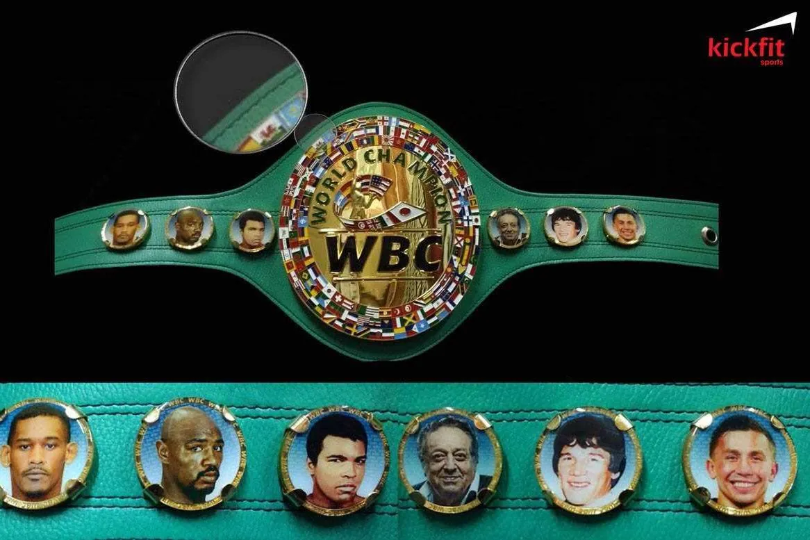 Floyd Mayweather được xuất hiện trên những chiếc đai vô địch WBC