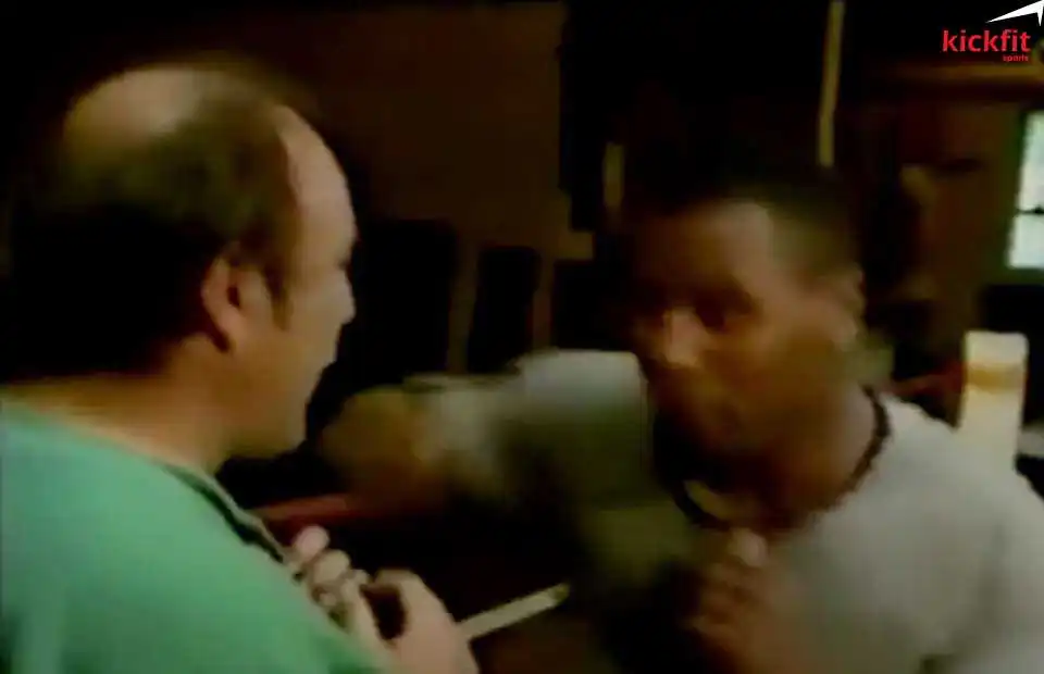Hình ảnh cắt từ video: Mike Tyson đang giải thích phong cách thi đấu của mình