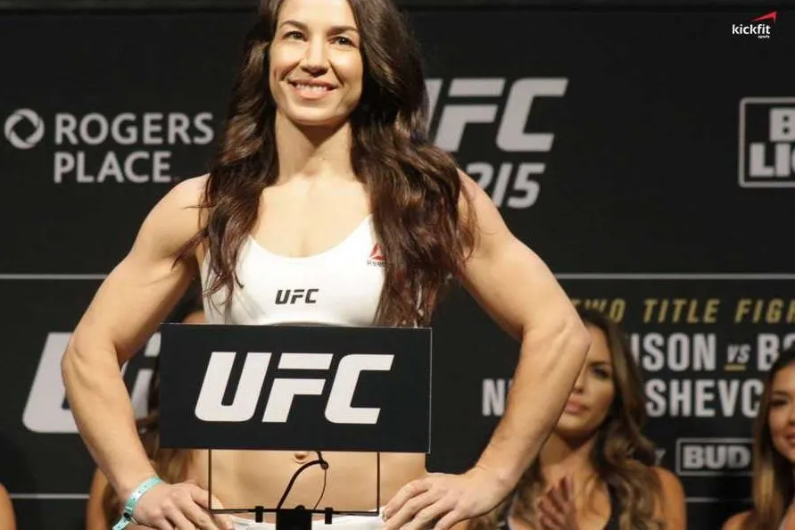 Sara McMann – Nữ võ sĩ hạng gà của UFC sẽ đấu với Julianna Peña tại UFC 257
