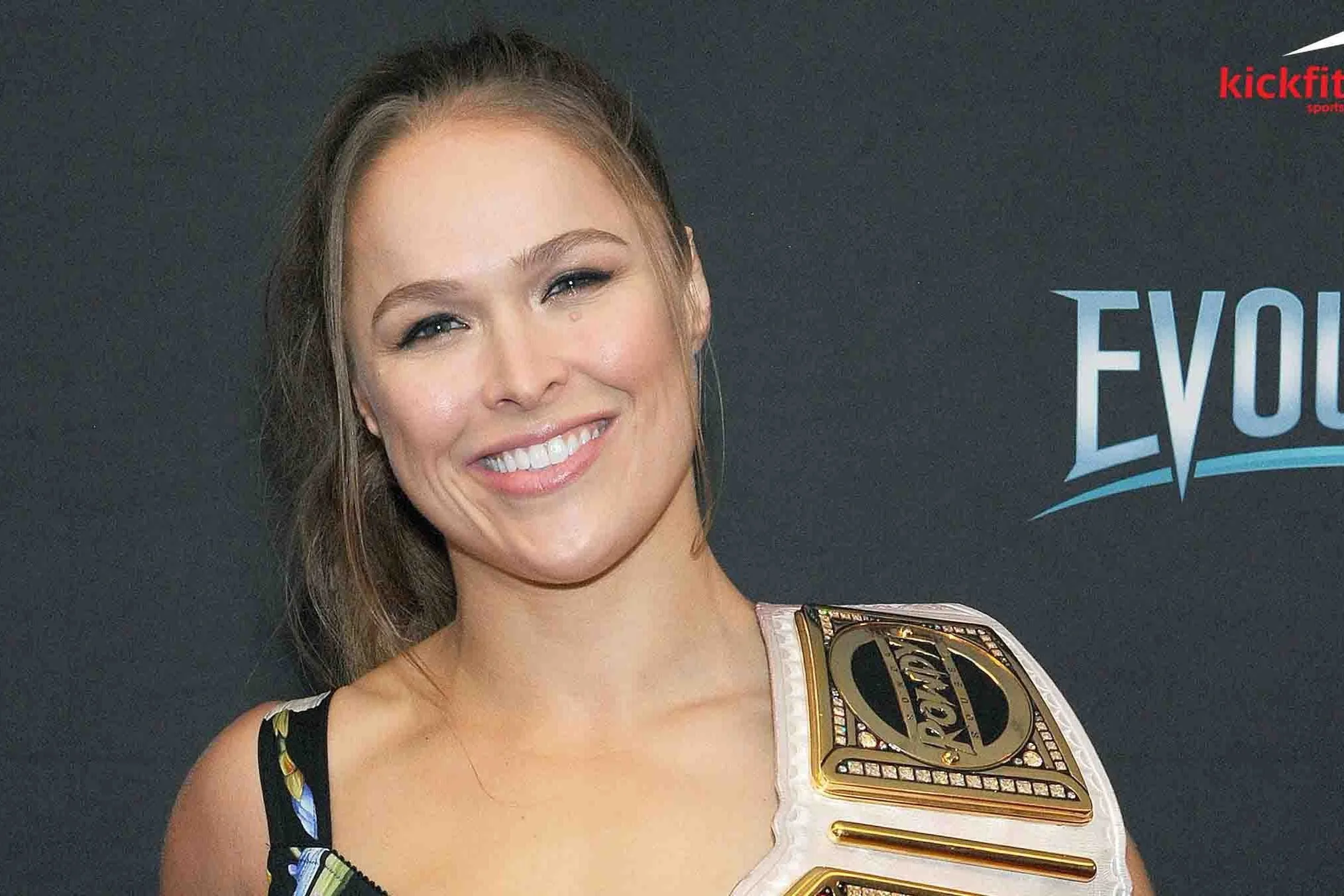 Ronda Rousey hay Amanda Nunes: Ai mới là nữ võ sĩ UFC xuất sắc nhất?