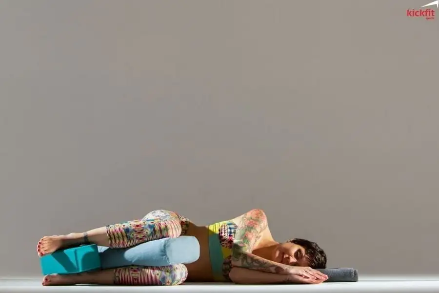 Savasana: 3 biến thể yoga bạn có thể làm trong lúc ngủ