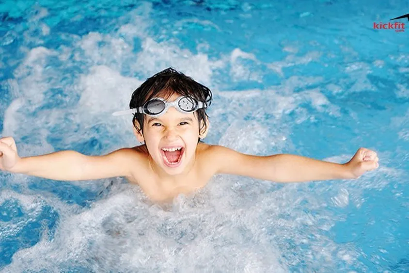 Bật mí 5 lý do bạn nên cho trẻ học bơi trước khi quá muộn