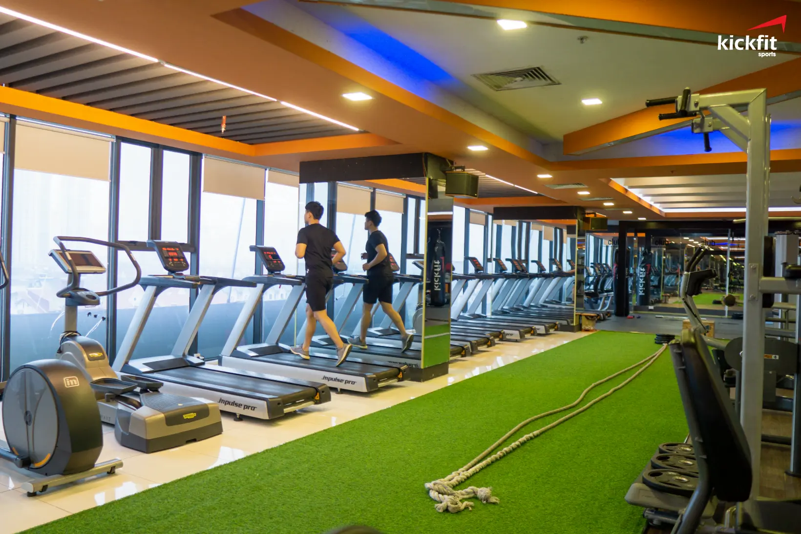 Giải đáp thắc mắc: Nên tập Gym tại trung tâm thể thao hay một phòng tập thể dục truyền thống tại Hà Nội?