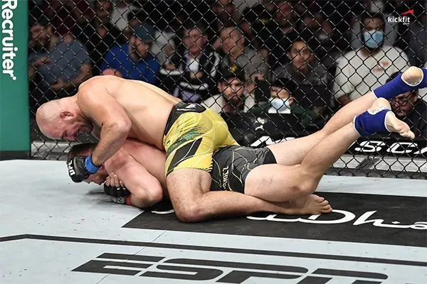 5 khoảnh khắc gây sốc nhất của UFC năm 2021