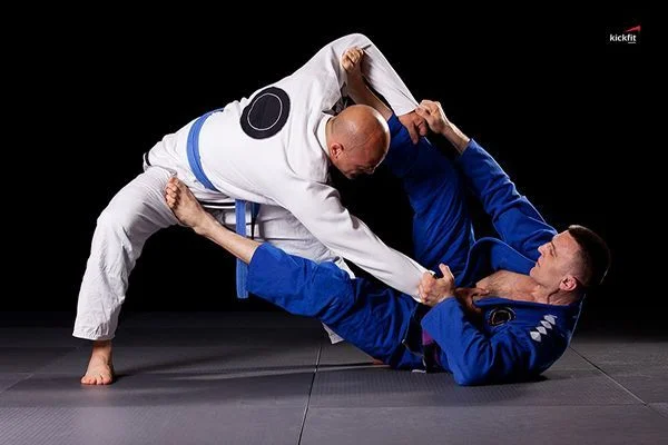 Ưu nhược điểm của Gi và No-Gi trong BJJ là gì?