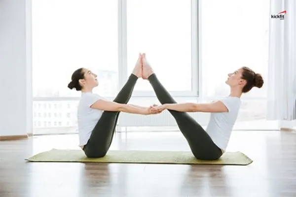9 tư thế yoga cặp đôi tuyệt vời mà bạn nhất định phải thử cùng người yêu hoặc bạn bè