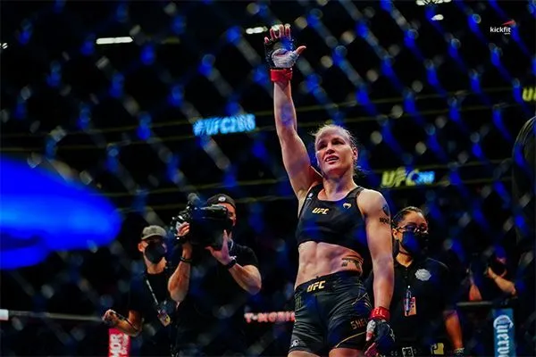 Ai có thể vượt qua Amanda Nunes để trở thành GOAT nữ của UFC năm 2022? 