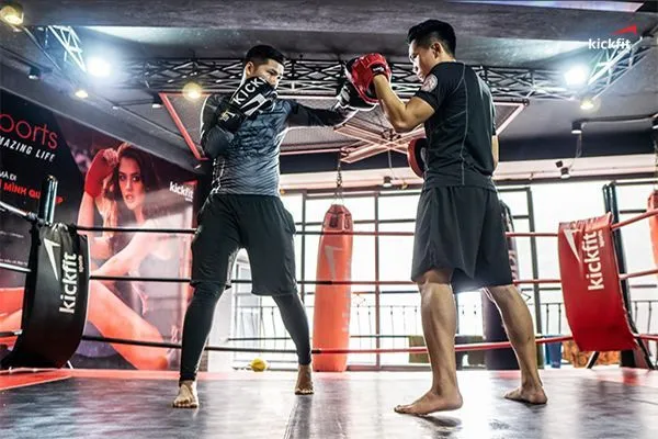Học cách kiểm soát khoảng cách trong boxing như các võ sĩ chuyên nghiệp