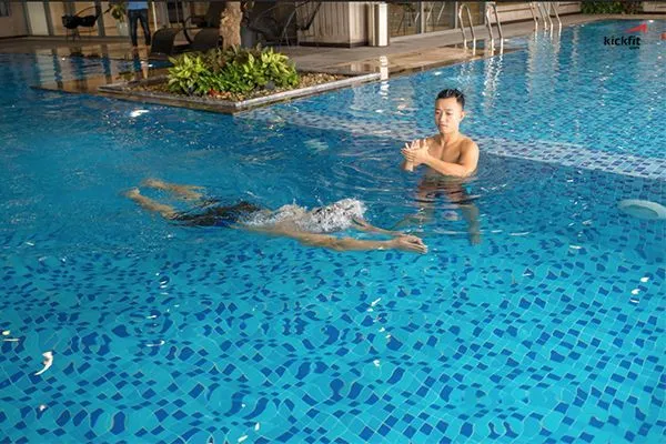 Chi phí học bơi ở Hà Nội bao nhiêu tiền một tháng?