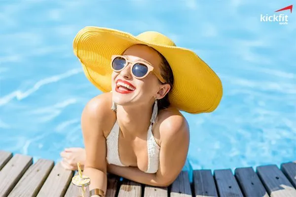 Mách bạn 8 cách bảo vệ da khi đi bơi không bị đen dưới nắng hè gay gắt