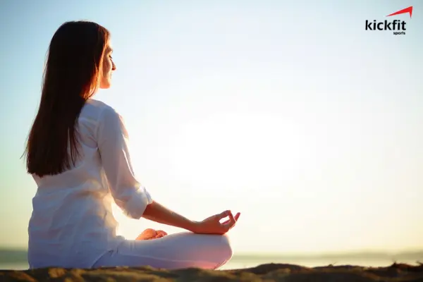 Thiền là bài học nằm trong khóa học yoga cho người mới bắt đầu
