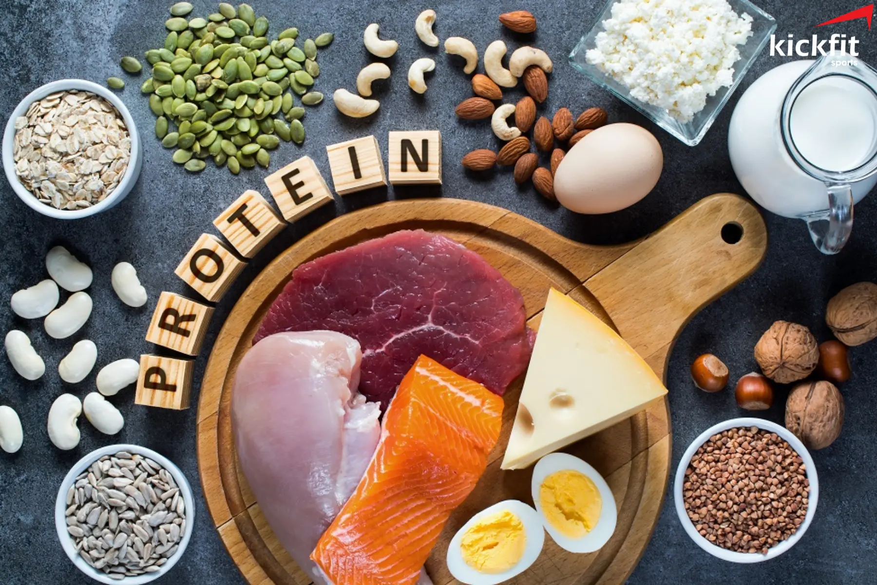 Thịt bò, thịt gà, các loại đậu chứa nhiều protein
