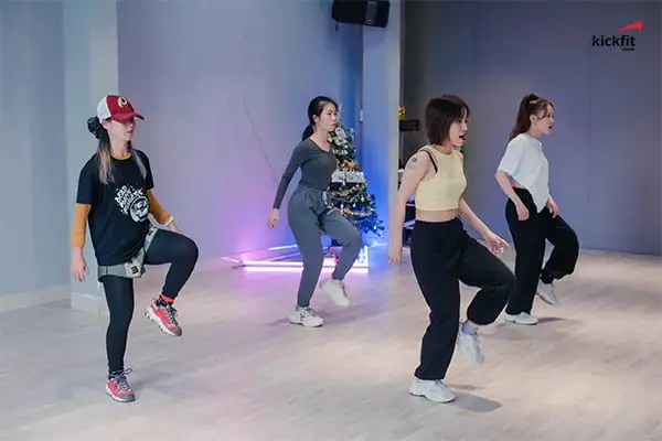 nguoi-tap-nen-chon-mot-ca-tinh-rieng-trong-lop-hoc-sexy-dance