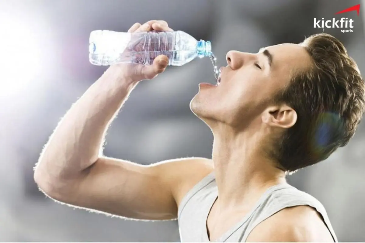Bổ sung đủ nước là cách giảm đau nhức cơ bắp hiệu quả