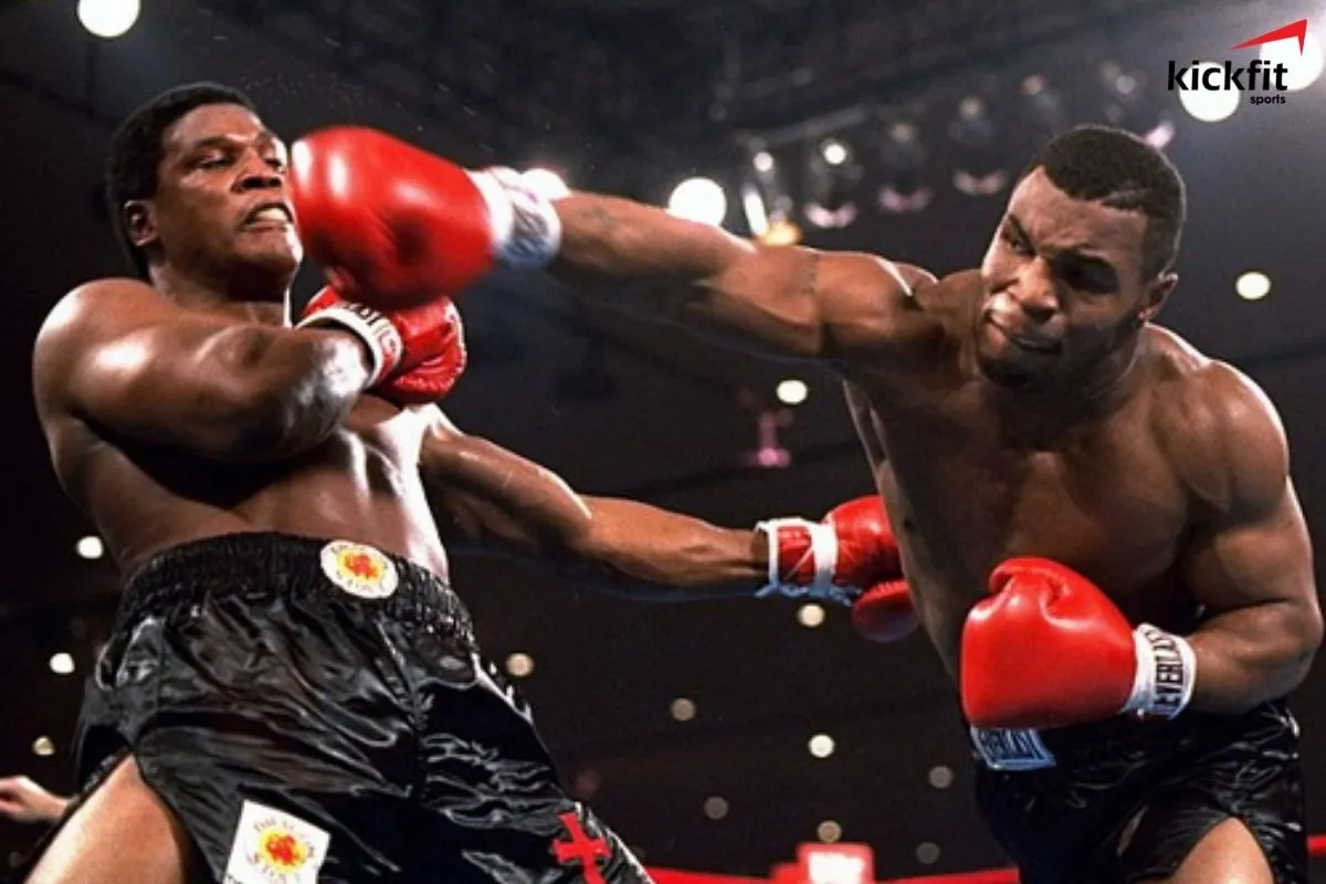 Mike Tyson là một trong những võ sĩ mạnh mẽ nhất với lực đấm khủng khiếp