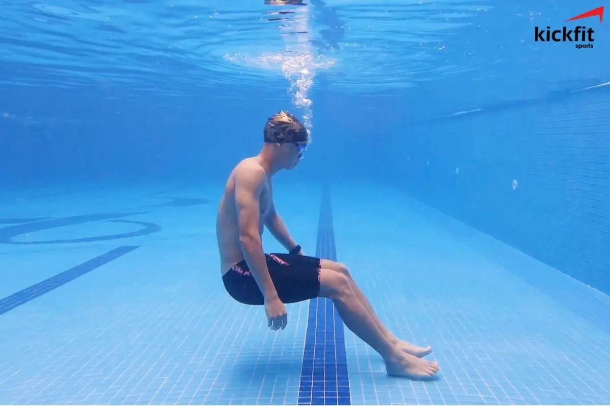 Nín thở là một trong những kỹ thuật cơ bản khi học bơi