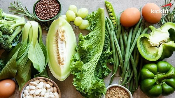 Khi ăn chay thì ta sẽ chỉ ăn những thực phẩm từ thực vật như rau củ, trái cây, các loại hạt,...