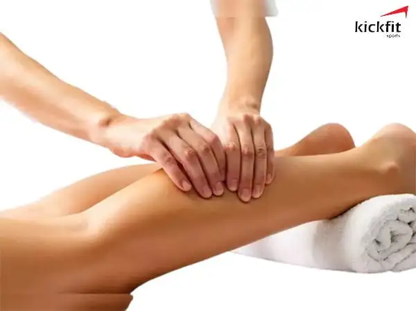 Massage bằng dầu giúp giảm mỡ bắp chân hiệu quả