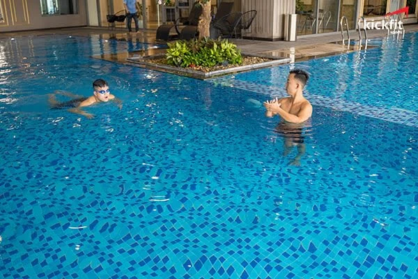 Bơi lội giúp phát triển thể chất ở trẻ em