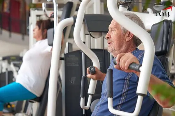 Người già tập gym được không? – Giải đáp chi tiết nhất