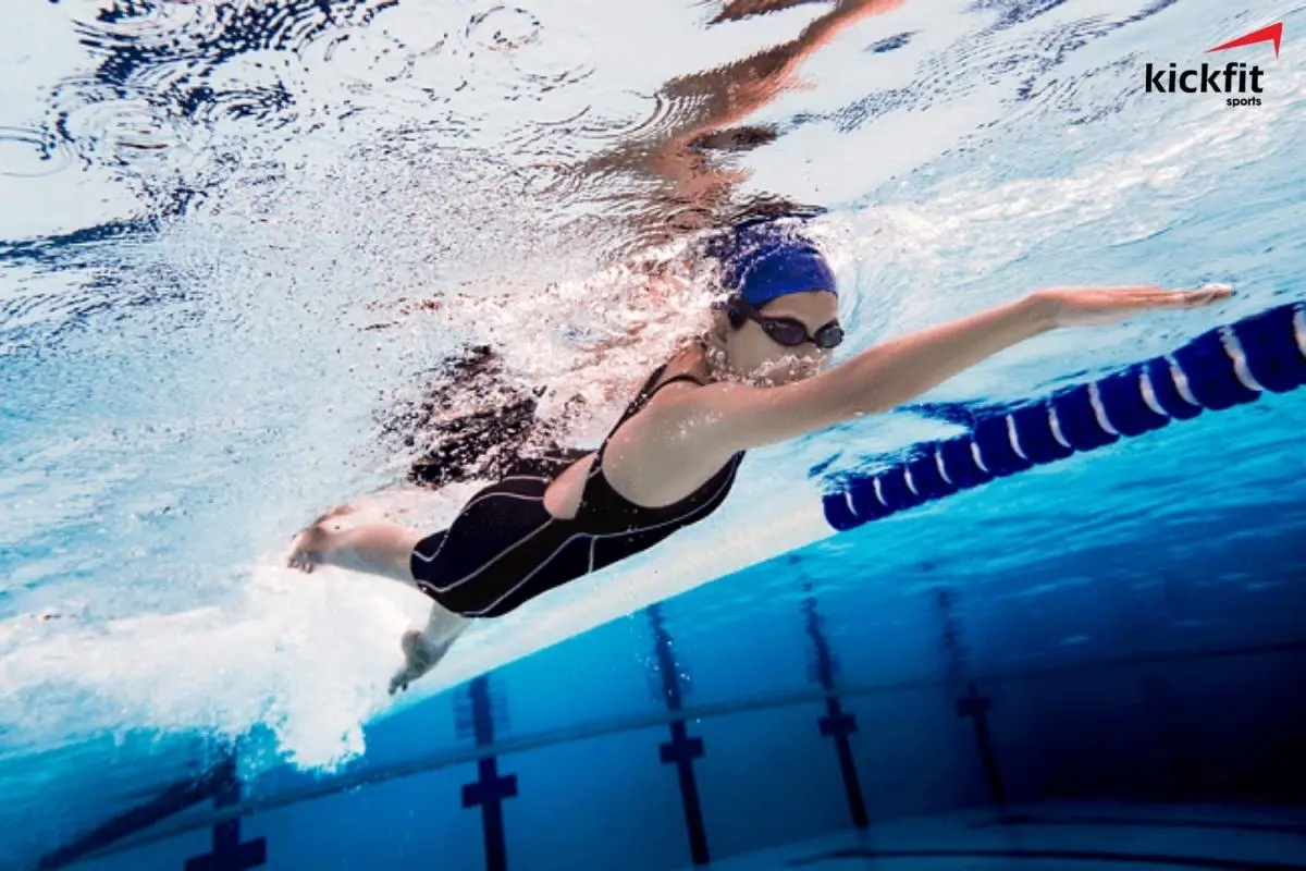 Một tiếng bơi có thể đốt cháy từ 400-700 calo tùy vào cường độ bơi