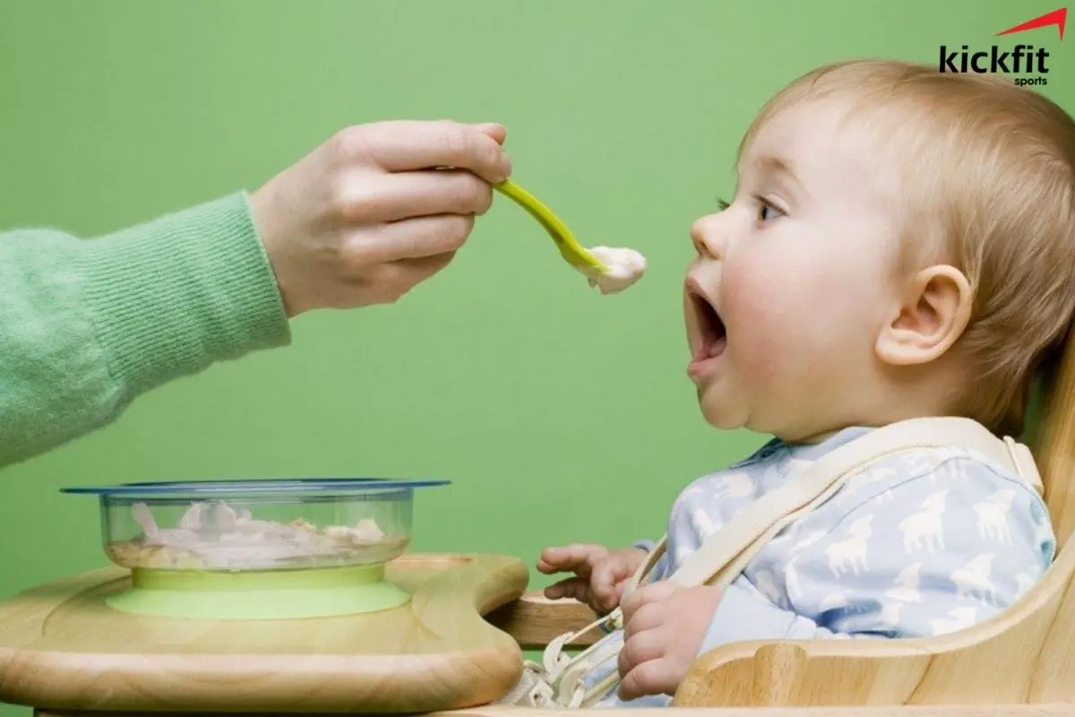 Trẻ sơ sinh từ 1-9 tuổi rất cần được chú ý đến chế độ dinh dưỡng