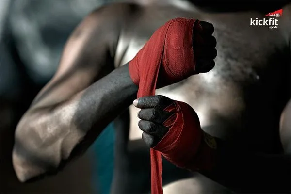Cách quấn tay kickboxing để bảo vệ đôi tay khi đấm