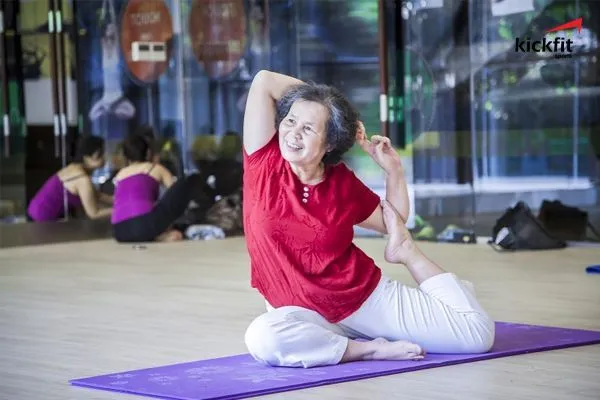 Yoga cho người cao tuổi: Cách lấy lại sức khoẻ và sự dẻo dai nhanh chóng