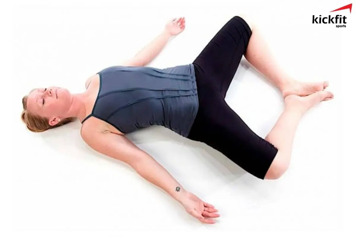 Bài tập Yoga nằm ngửa dạng hai chân giúp thư giãn toàn thân, sản sinh năng lượng tích cực
