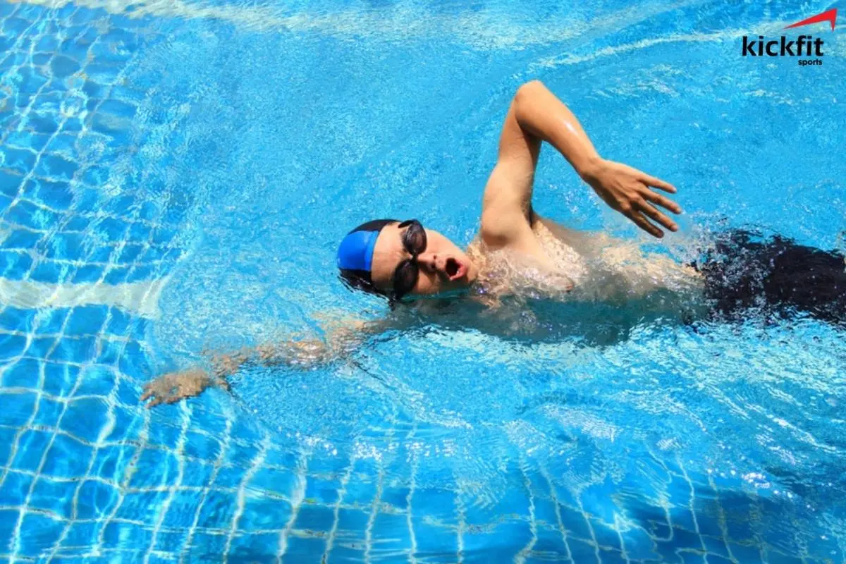 Bơi đúng kỹ thuật giúp bạn giữ gìn thể lực được lâu hơn
