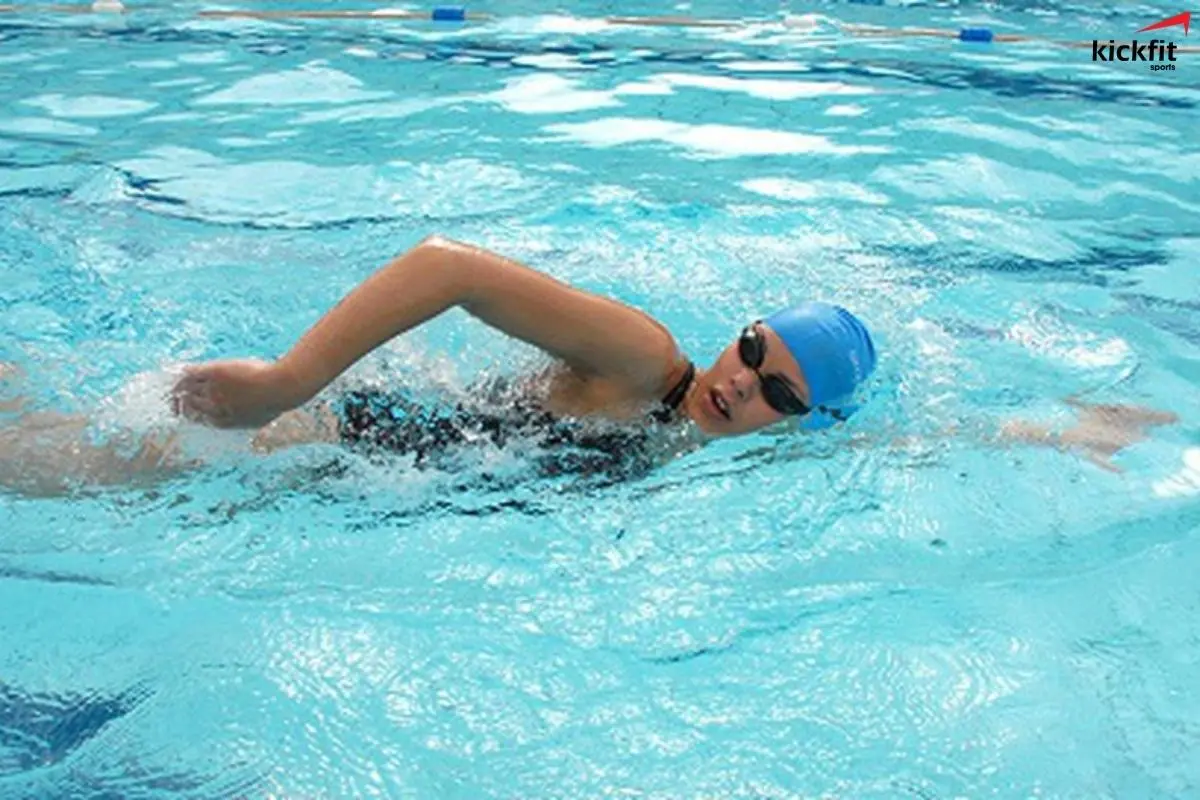 Bơi lội có khả năng thúc đẩy tăng chiều cao cực kỳ tốt