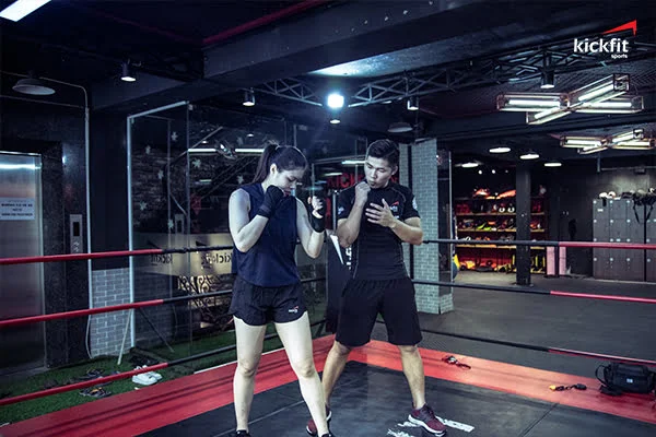 Trai-nghiem-tap-thu-cung-huan-luyen-vien-boxing-tai-Kickfit-Sports