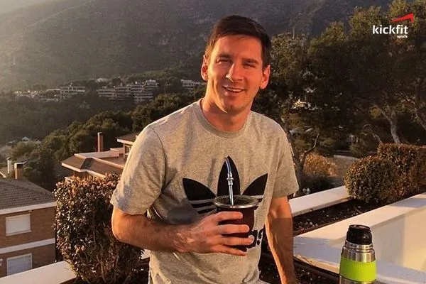 Vì sao Messi uống trà yerba mate khi tham gia tập luyện cùng đội bóng?