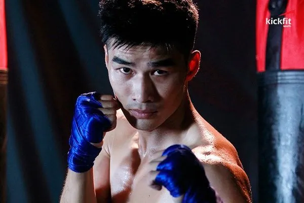 Nguyễn Ngọc Hải ép cân để thi đấu tranh đai WBA với Campee Phayom