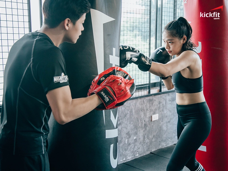 Con gái có nên tập kickboxing? 7 lý do sẽ khiến các bạn nữ muốn tập Kickboxing 